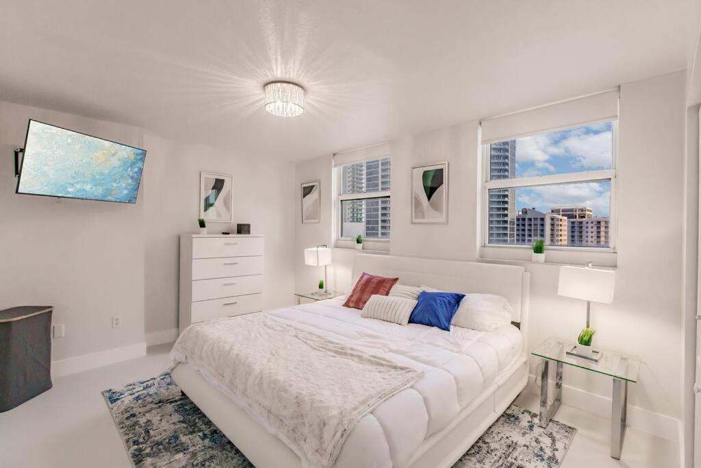Upscale Brickell 3 Bedroom With Water Views And Free Parking Miami Eksteriør billede