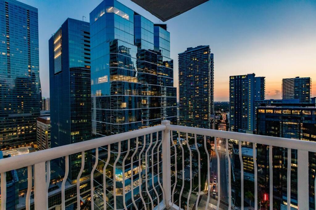 Upscale Brickell 3 Bedroom With Water Views And Free Parking Miami Eksteriør billede