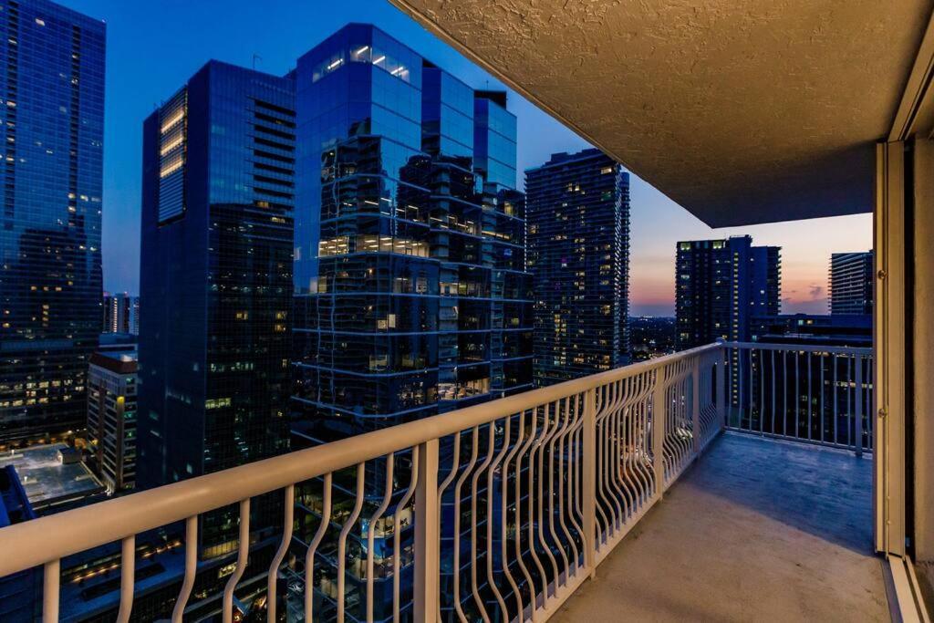 Upscale Brickell 3 Bedroom With Water Views And Free Parking Miami Eksteriør billede