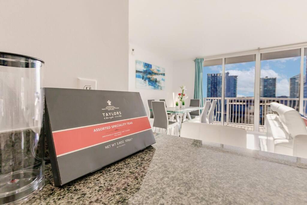 Upscale Brickell 3 Bedroom With Water Views And Free Parking Miami Eksteriør billede