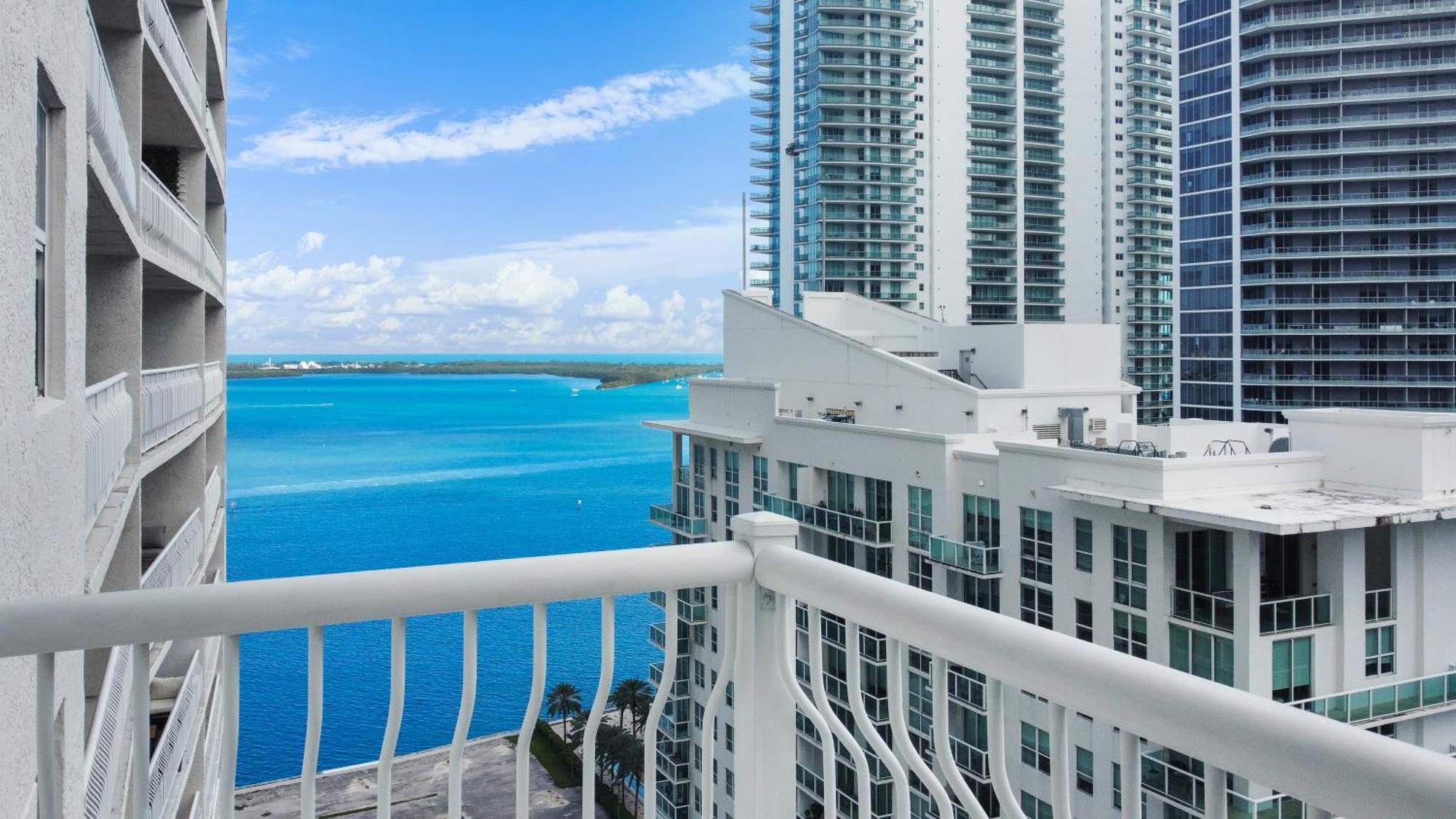 Upscale Brickell 3 Bedroom With Water Views And Free Parking Miami Eksteriør billede