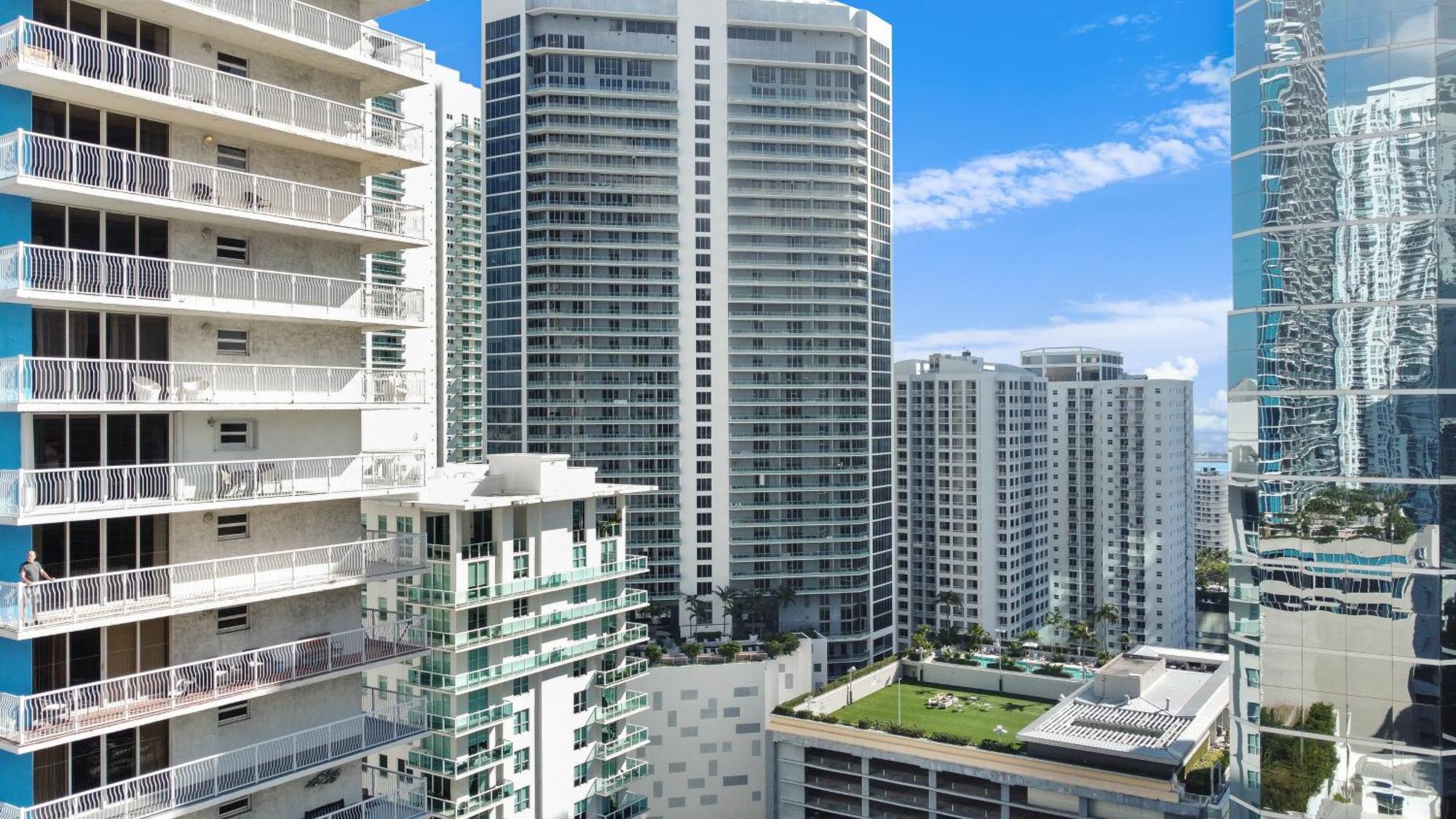 Upscale Brickell 3 Bedroom With Water Views And Free Parking Miami Eksteriør billede