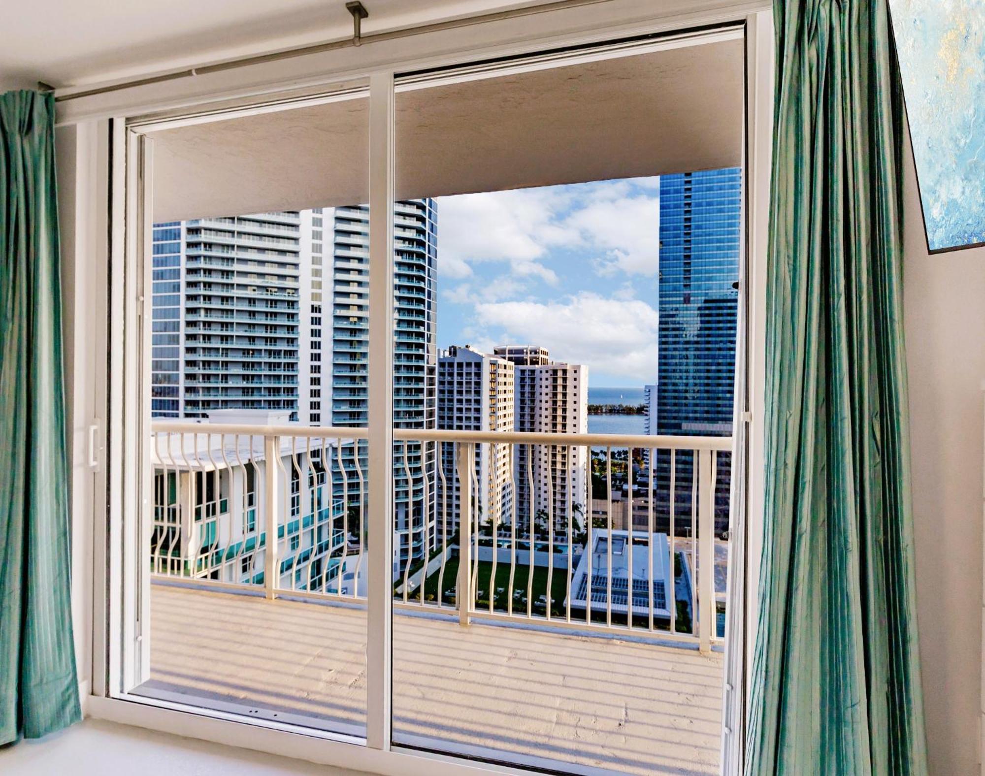 Upscale Brickell 3 Bedroom With Water Views And Free Parking Miami Eksteriør billede