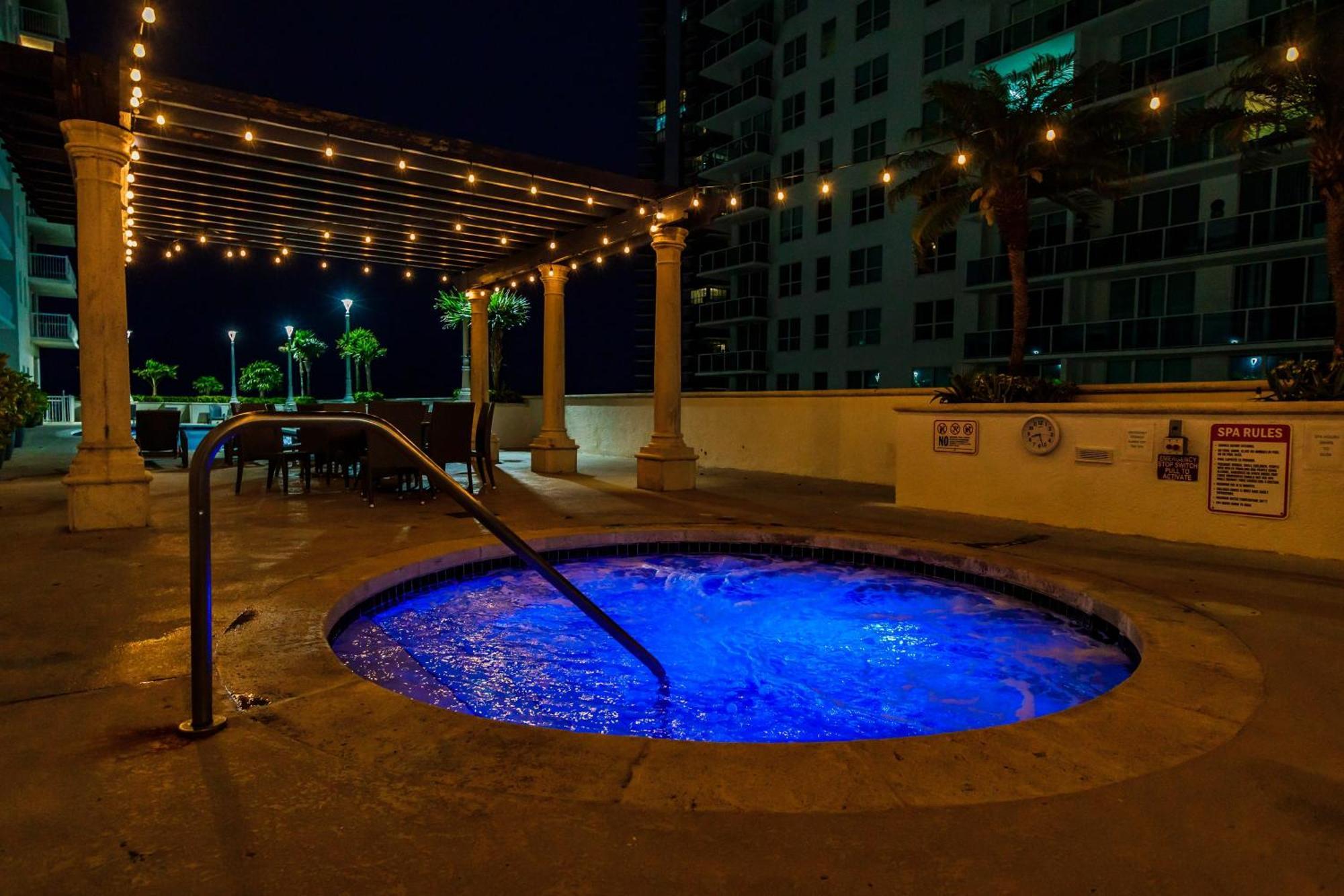 Upscale Brickell 3 Bedroom With Water Views And Free Parking Miami Eksteriør billede