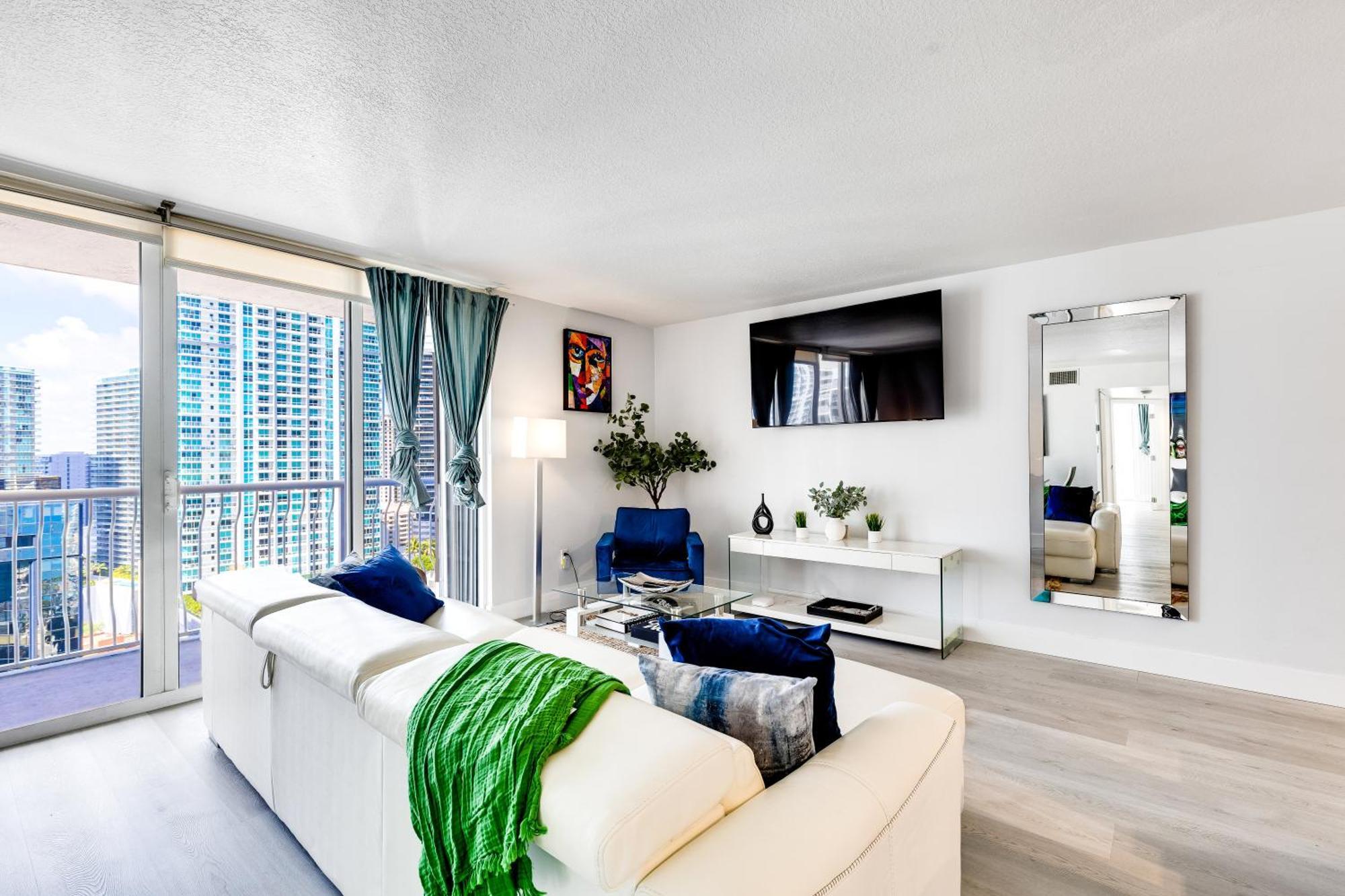Upscale Brickell 3 Bedroom With Water Views And Free Parking Miami Eksteriør billede