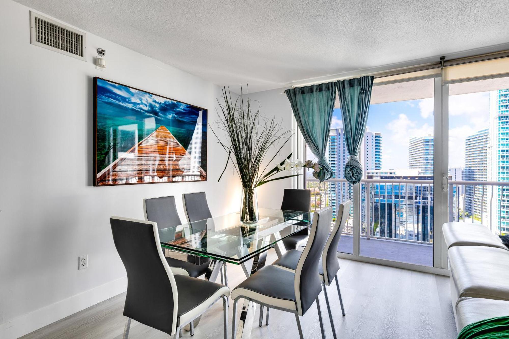Upscale Brickell 3 Bedroom With Water Views And Free Parking Miami Eksteriør billede