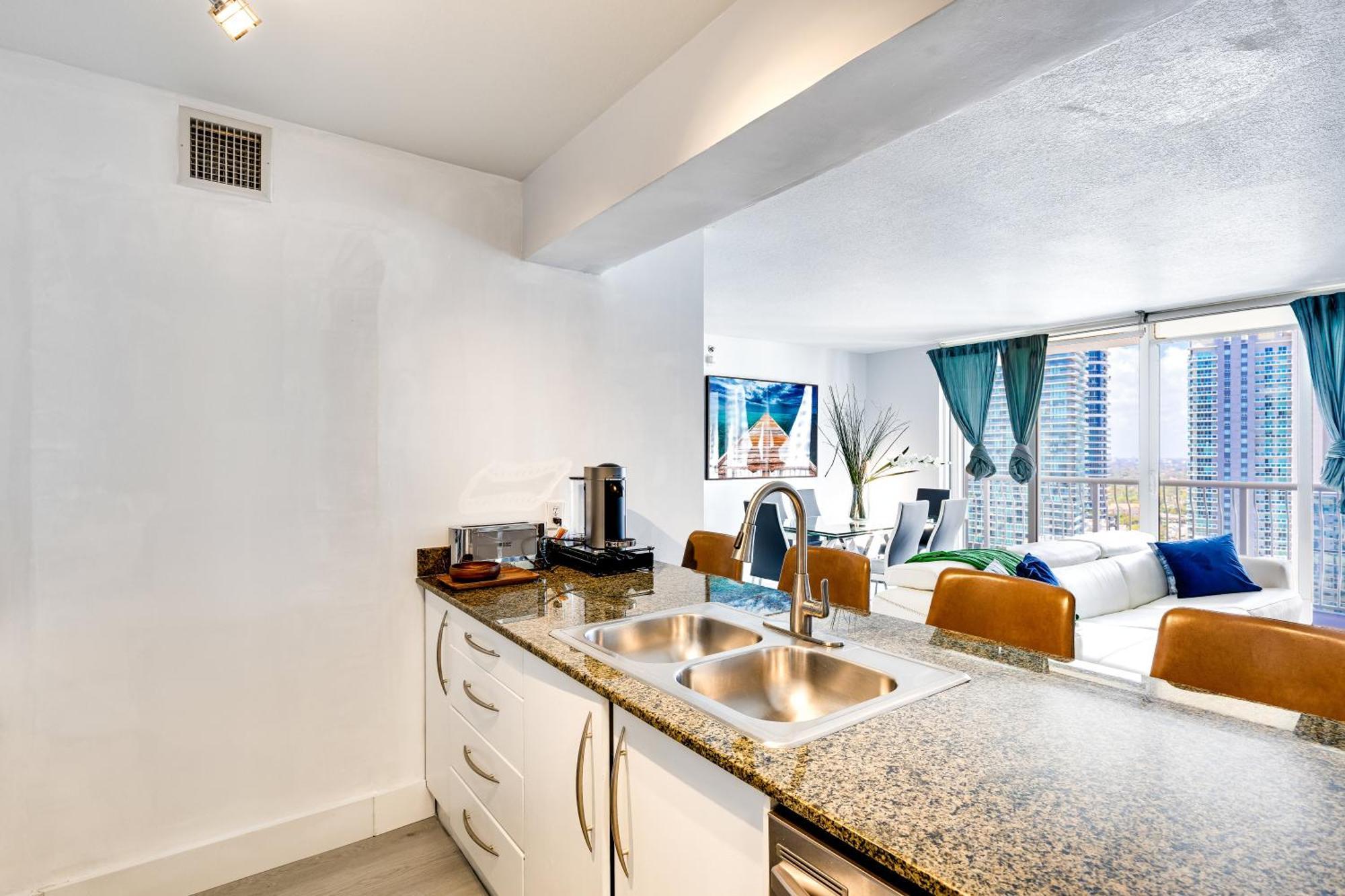 Upscale Brickell 3 Bedroom With Water Views And Free Parking Miami Eksteriør billede