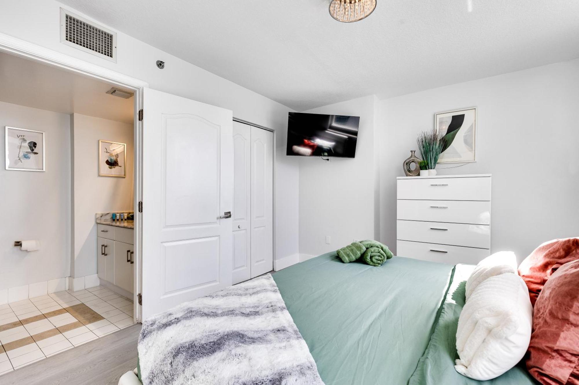 Upscale Brickell 3 Bedroom With Water Views And Free Parking Miami Eksteriør billede