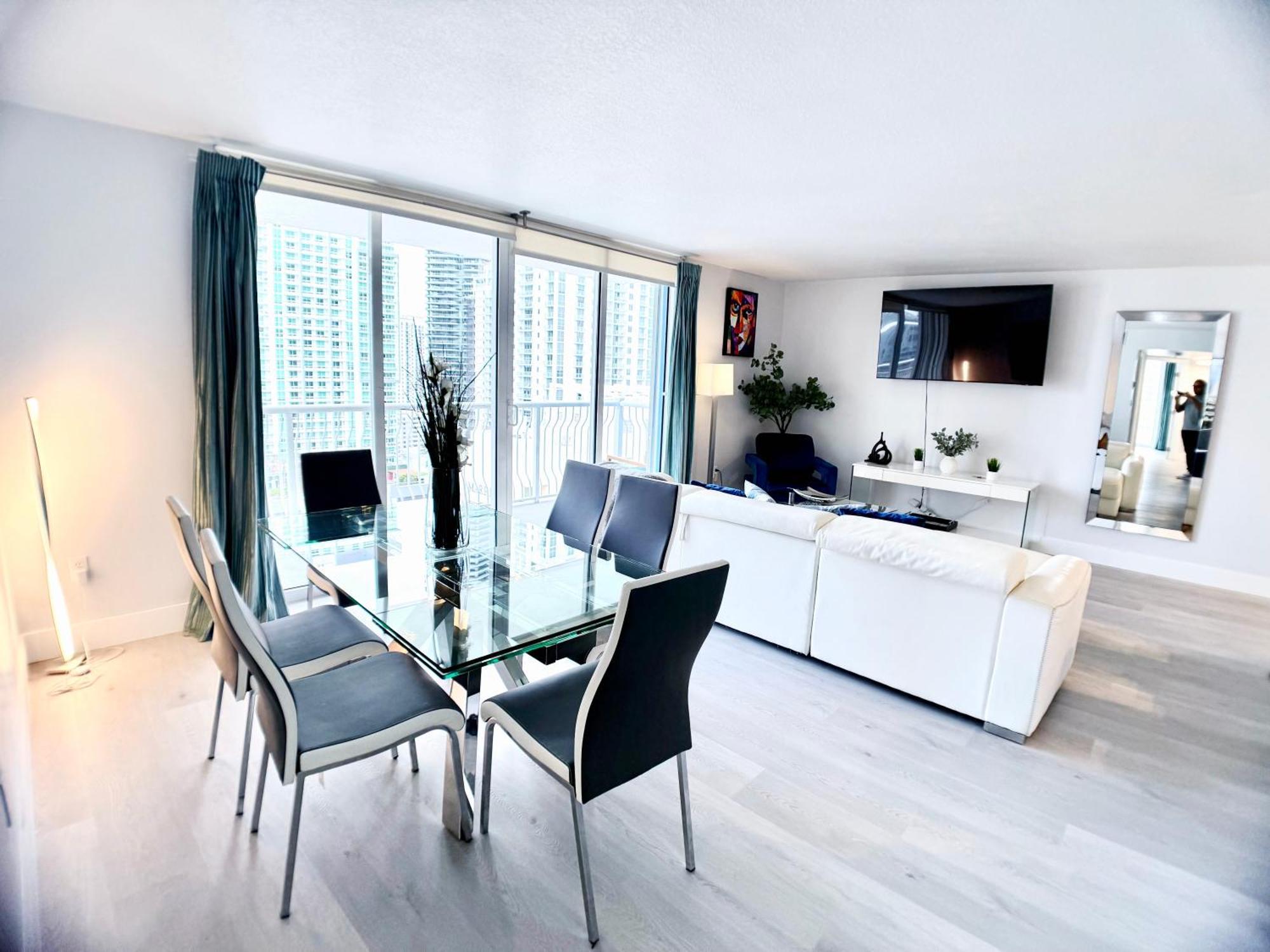 Upscale Brickell 3 Bedroom With Water Views And Free Parking Miami Eksteriør billede